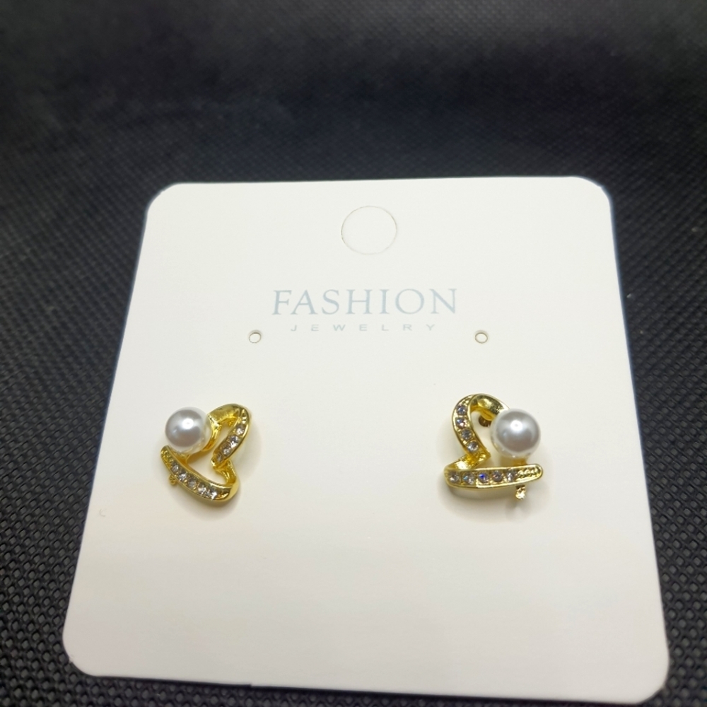 CUTE lovely pearly heart-shaped earrings